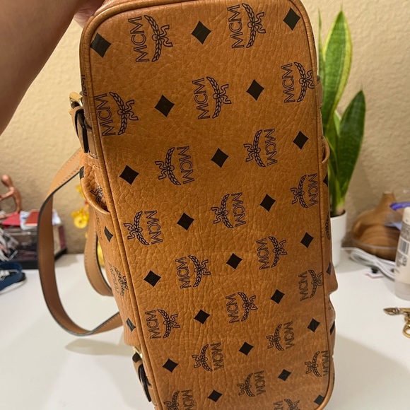 MCM COGNAC VISETOS TOTE WITH LONG STRAP. EXCELLENT CONDITION 😍 - Picture 7 of 14